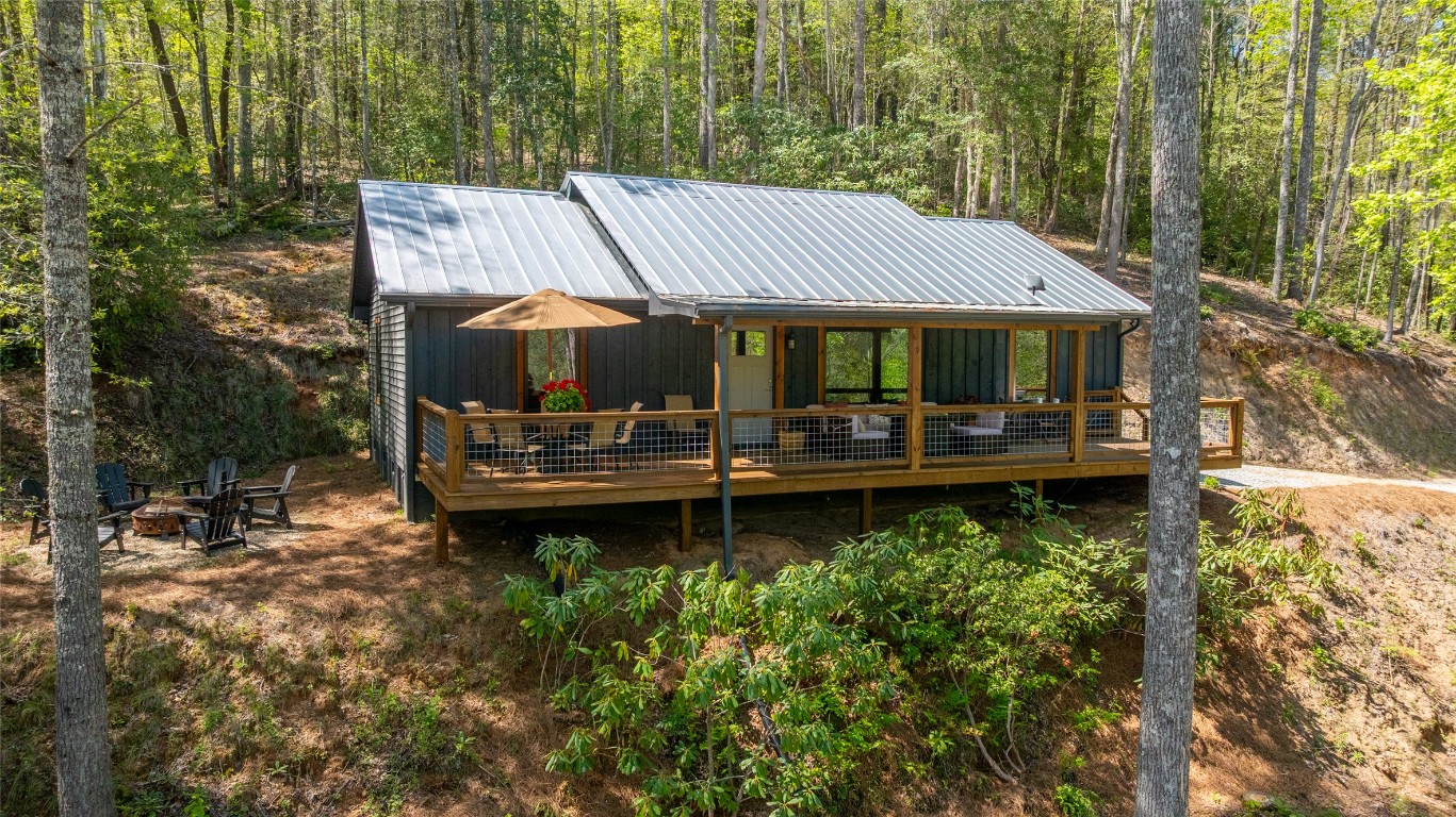 Cashiers, North Carolina 28717, United States, 3 Bedrooms Bedrooms, ,2 BathroomsBathrooms,Residential,Active,121898