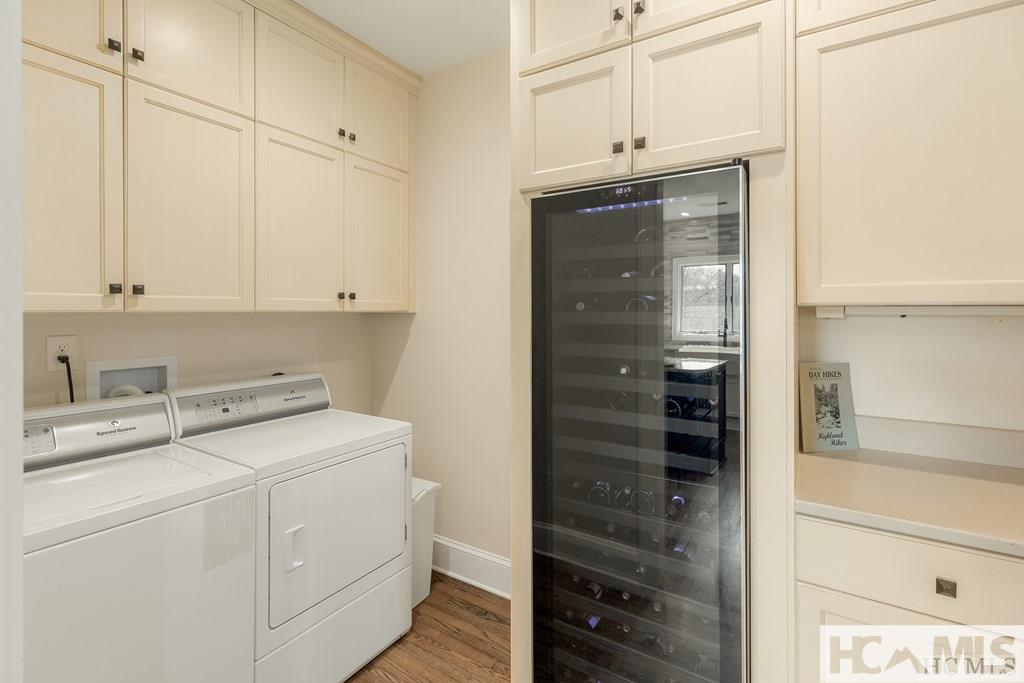 Highlands, North Carolina 28741, United States, 4 Bedrooms Bedrooms, ,5 BathroomsBathrooms,Residential,Active,160441