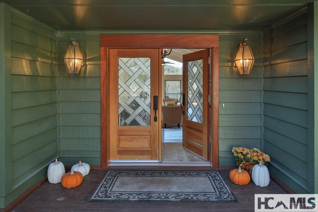 Highlands, North Carolina 28741, United States, 4 Bedrooms Bedrooms, ,5 BathroomsBathrooms,Residential,Active,160441