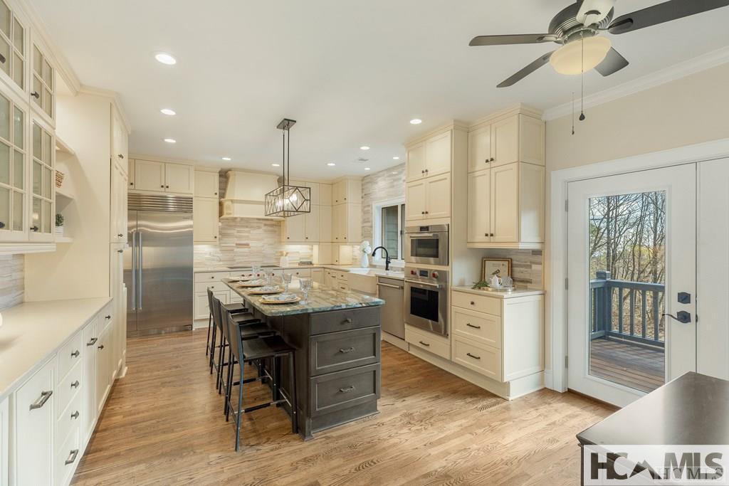 Highlands, North Carolina 28741, United States, 4 Bedrooms Bedrooms, ,5 BathroomsBathrooms,Residential,Active,160441