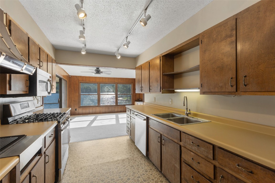 Lake Toxaway, North Carolina 28747, United States, 4 Bedrooms Bedrooms, ,4 BathroomsBathrooms,Residential,Active,146415