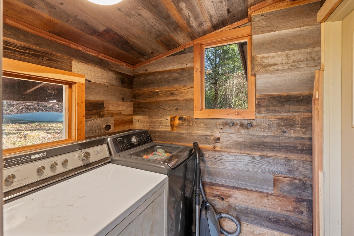 Cullowhee, North Carolina 28723, United States, 1 Bedroom Bedrooms, ,1 BathroomBathrooms,Residential,Active,250351