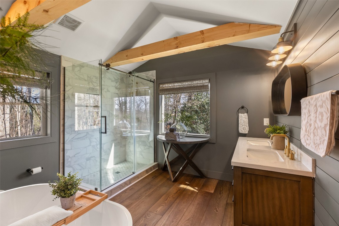 Highlands, North Carolina 28741, United States, 2 Bedrooms Bedrooms, ,2 BathroomsBathrooms,Residential,Active,107568