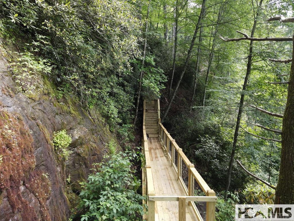 Cashiers, North Carolina 28717, United States, 4 Bedrooms Bedrooms, ,5 BathroomsBathrooms,Residential,Active,162645