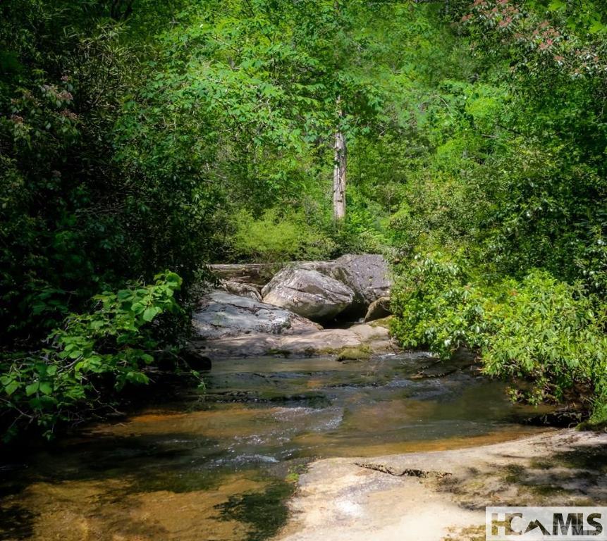 Cashiers, North Carolina 28717, United States, 4 Bedrooms Bedrooms, ,5 BathroomsBathrooms,Residential,Active,162645