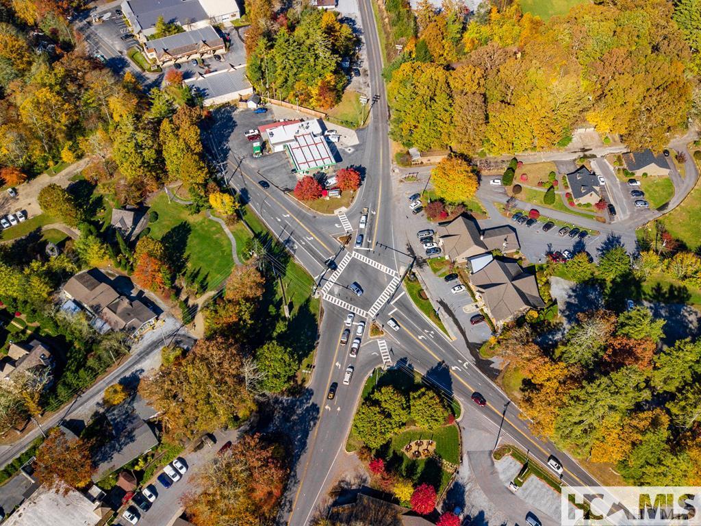 Cashiers, North Carolina 28717, United States, 4 Bedrooms Bedrooms, ,5 BathroomsBathrooms,Residential,Active,162645