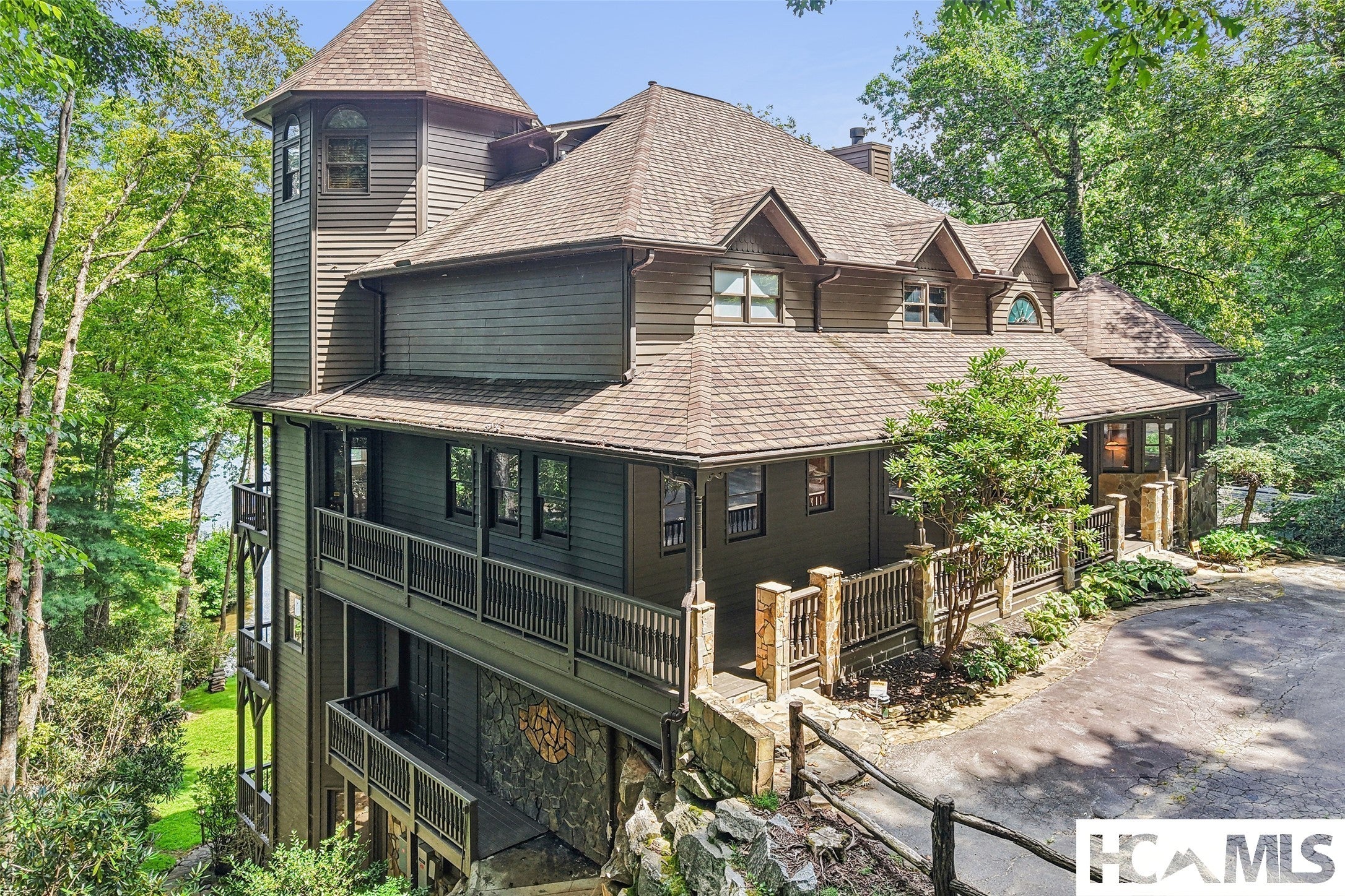 596 W Club Boulevard