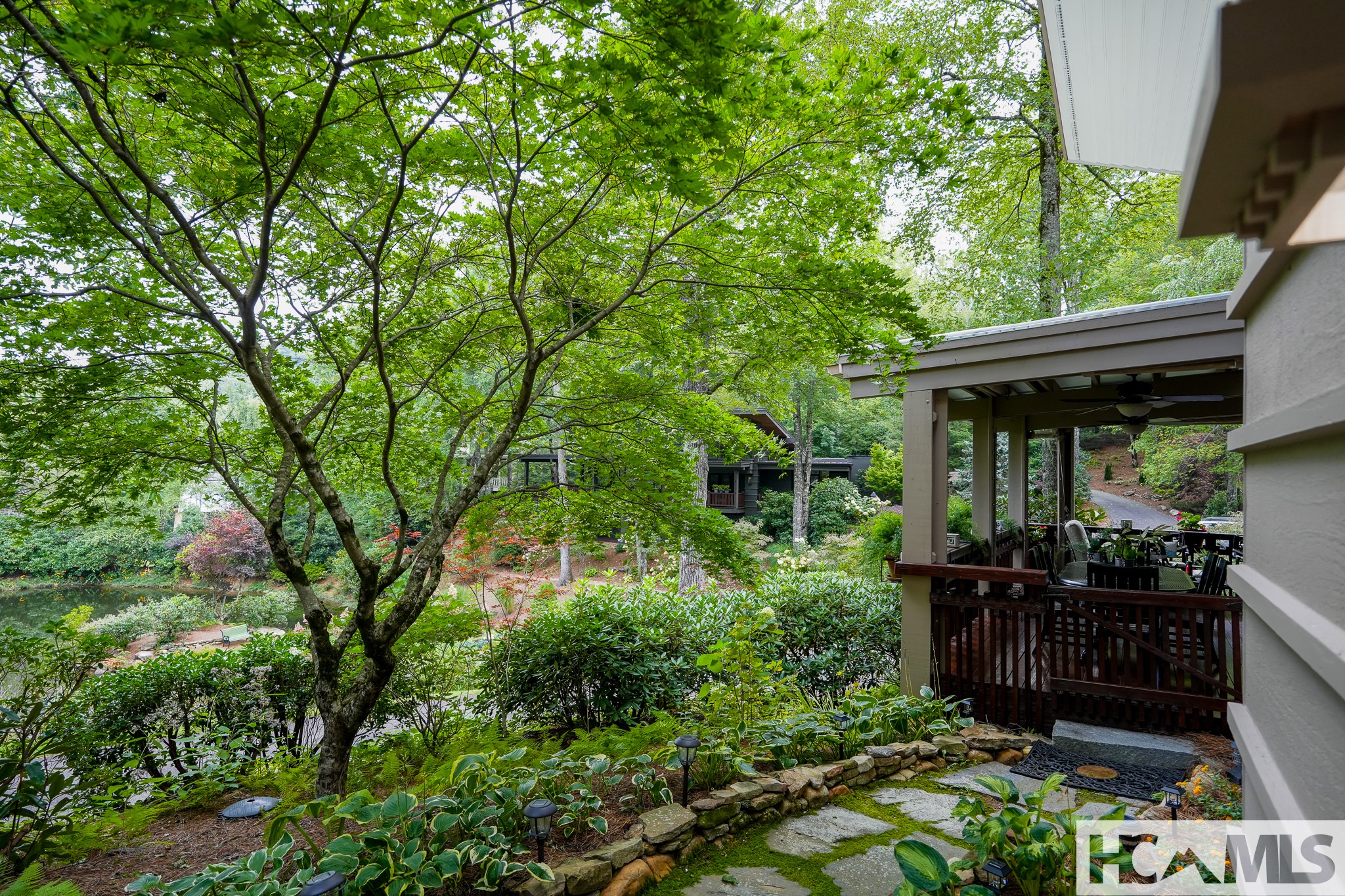 4 Woodland Lane