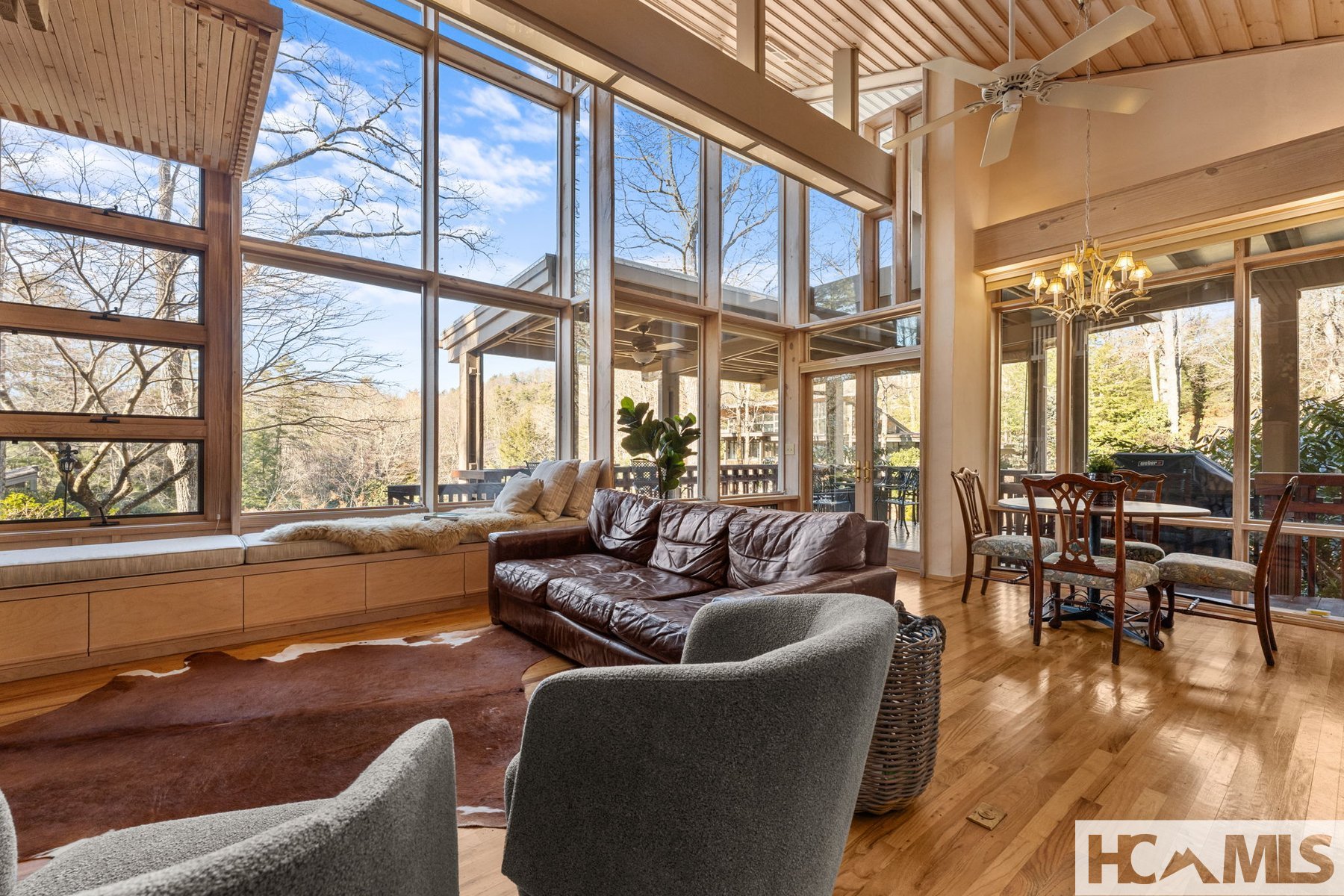 4 Woodland Lane