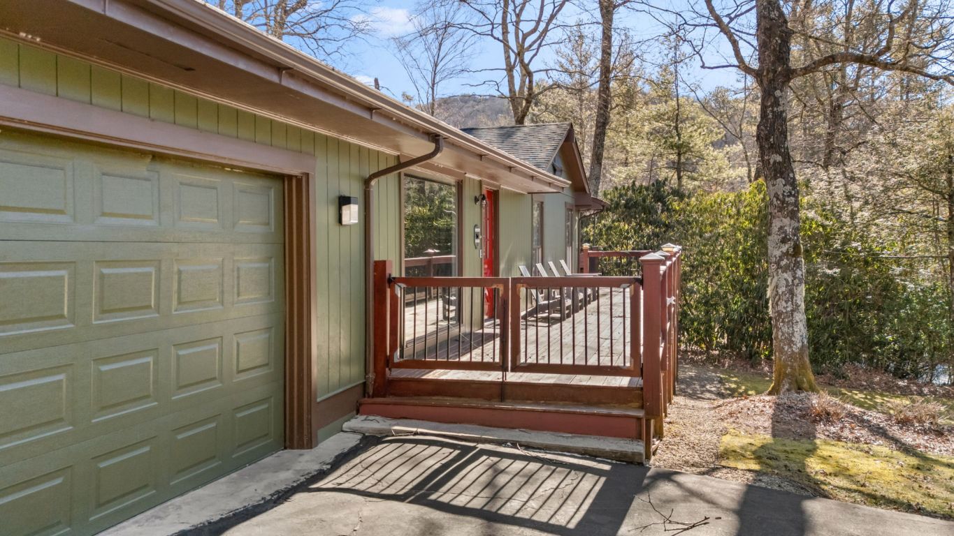 1185 Leonard Road