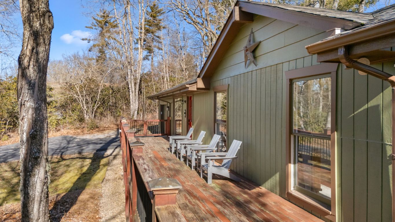 1185 Leonard Road