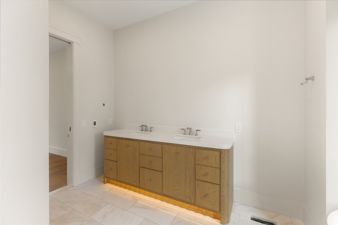 Highlands, North Carolina 28741, United States, 4 Bedrooms Bedrooms, ,5 BathroomsBathrooms,Residential,Active,254457