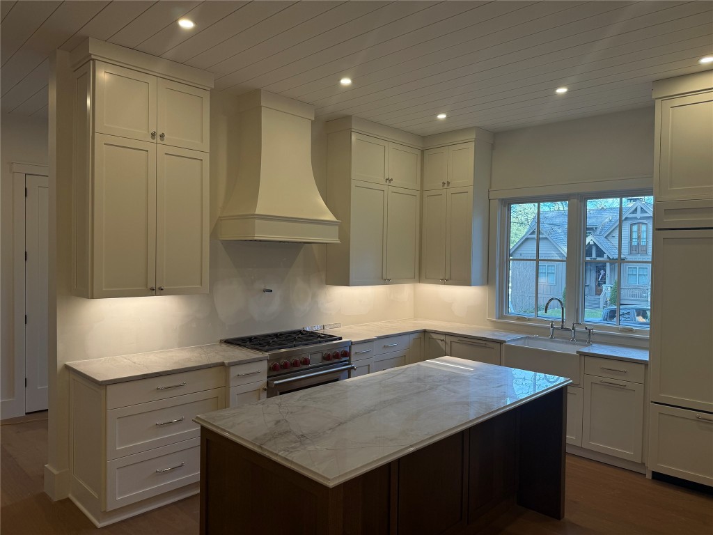 Highlands, North Carolina 28741, United States, 4 Bedrooms Bedrooms, ,5 BathroomsBathrooms,Residential,Active,254457