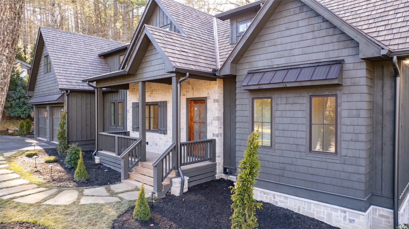 Highlands, North Carolina 28741, United States, 4 Bedrooms Bedrooms, ,5 BathroomsBathrooms,Residential,Active,254457