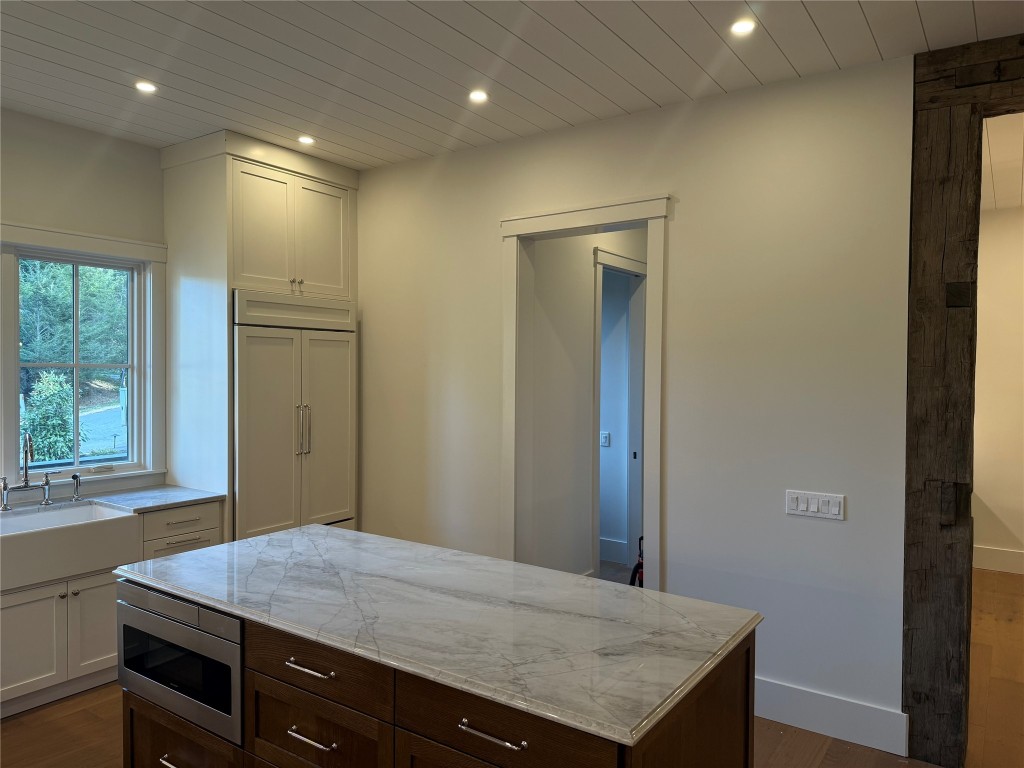 Highlands, North Carolina 28741, United States, 4 Bedrooms Bedrooms, ,5 BathroomsBathrooms,Residential,Active,254457