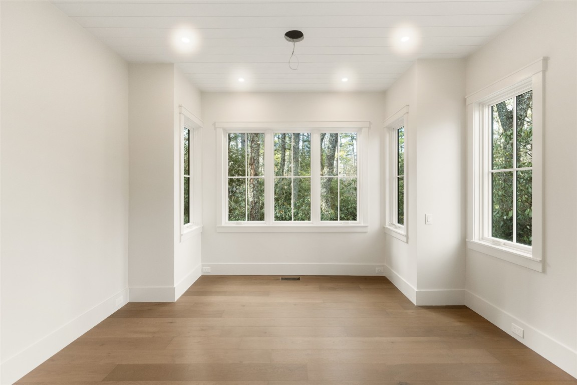 Highlands, North Carolina 28741, United States, 4 Bedrooms Bedrooms, ,5 BathroomsBathrooms,Residential,Active,254457