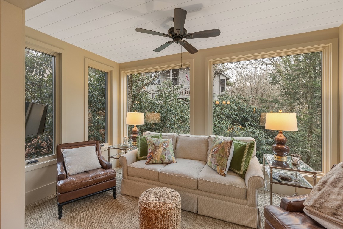 Highlands, North Carolina 28741, United States, 2 Bedrooms Bedrooms, ,2 BathroomsBathrooms,Residential,Pending,247723