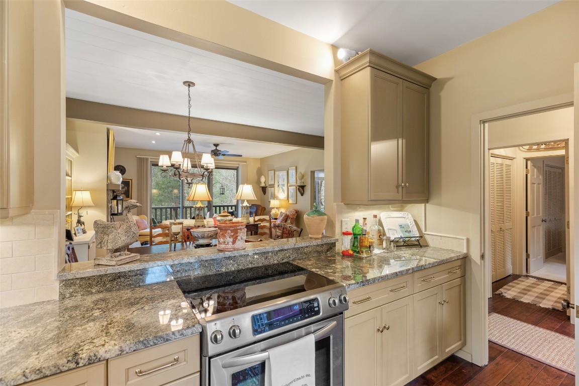 Highlands, North Carolina 28741, United States, 2 Bedrooms Bedrooms, ,2 BathroomsBathrooms,Residential,Pending,247723