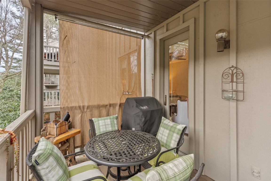 Highlands, North Carolina 28741, United States, 2 Bedrooms Bedrooms, ,2 BathroomsBathrooms,Residential,Pending,247723