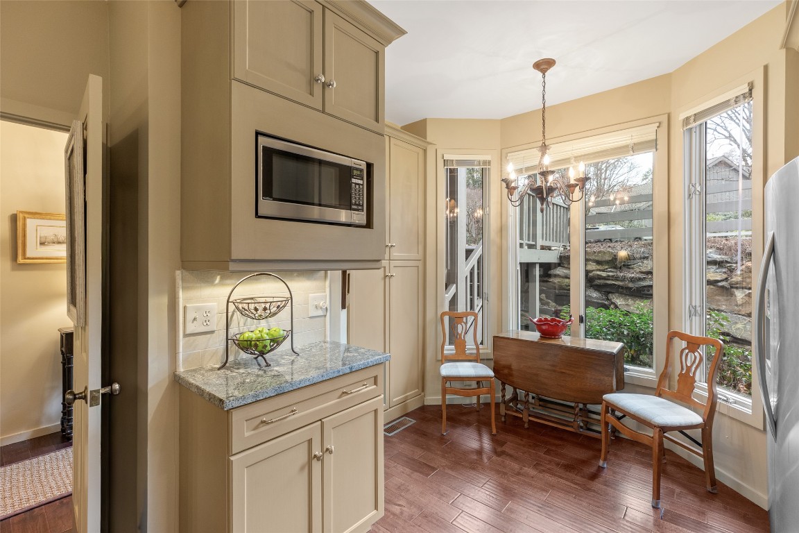 Highlands, North Carolina 28741, United States, 2 Bedrooms Bedrooms, ,2 BathroomsBathrooms,Residential,Pending,247723