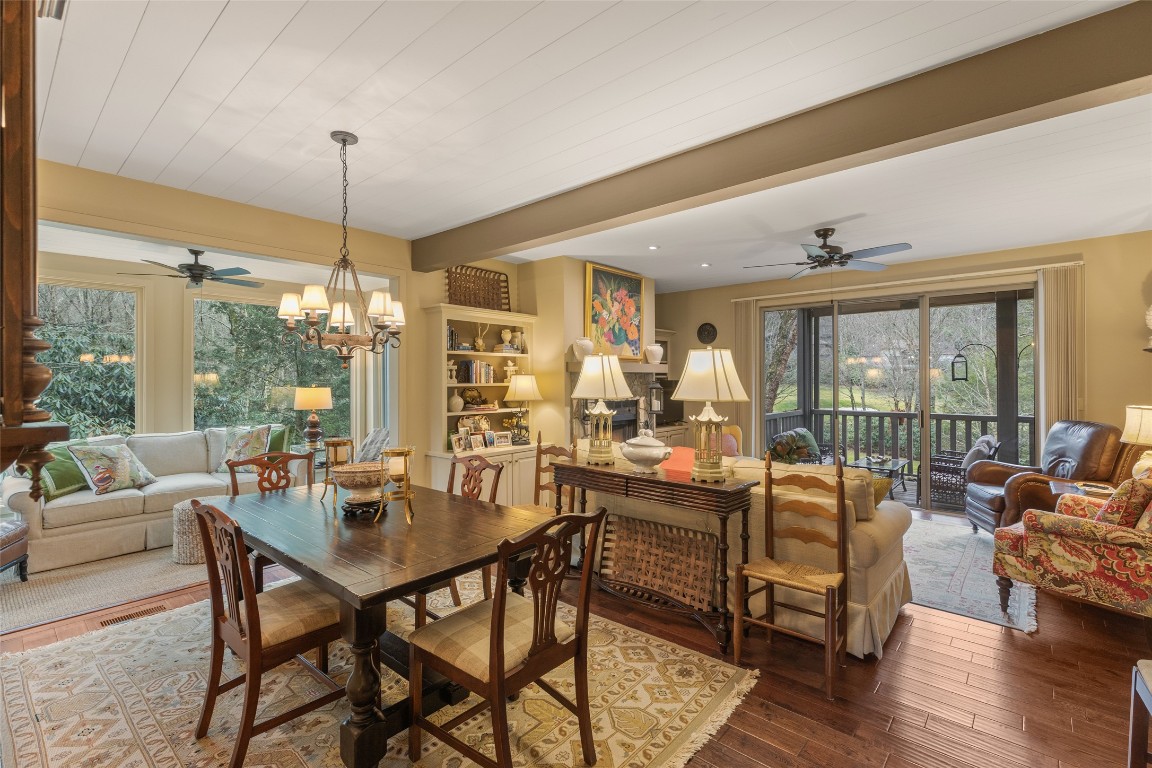 Highlands, North Carolina 28741, United States, 2 Bedrooms Bedrooms, ,2 BathroomsBathrooms,Residential,Pending,247723