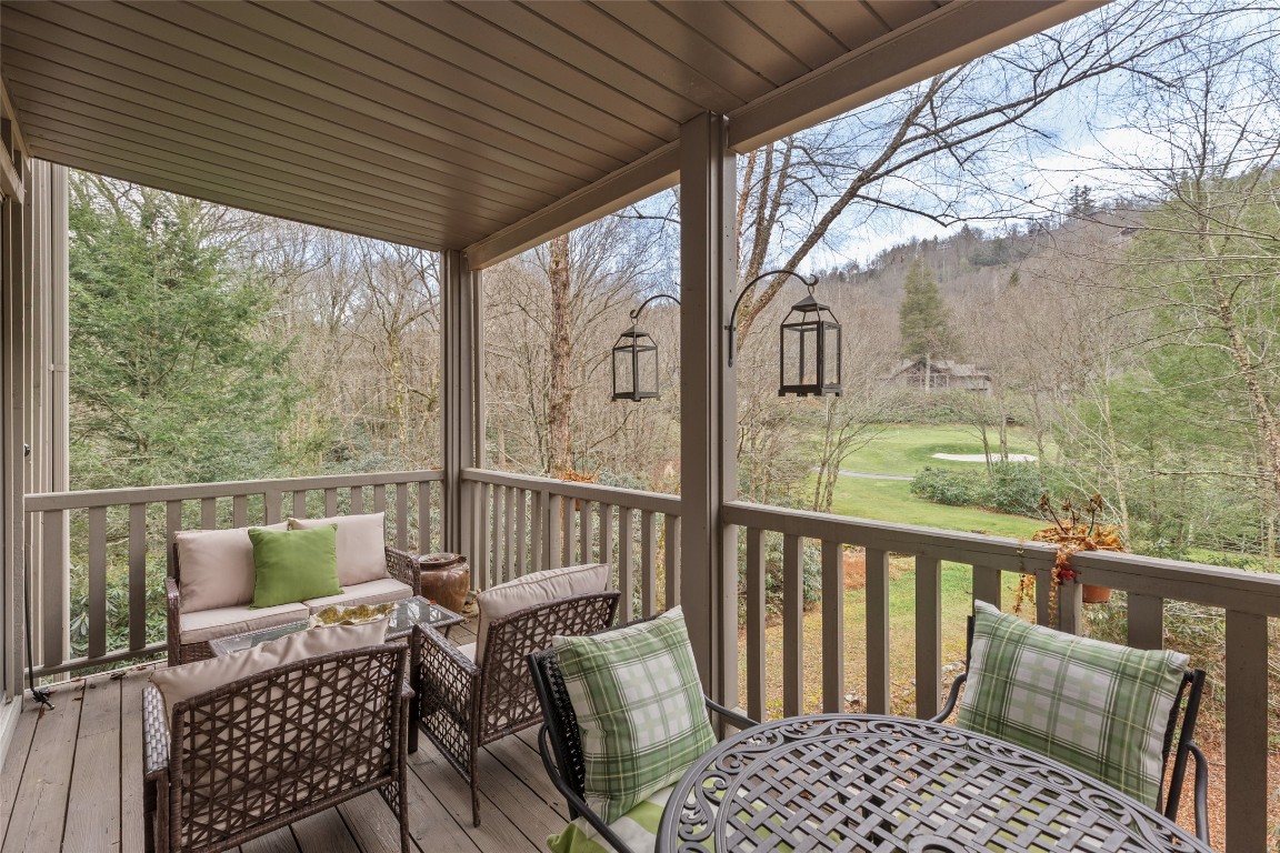 Highlands, North Carolina 28741, United States, 2 Bedrooms Bedrooms, ,2 BathroomsBathrooms,Residential,Pending,247723