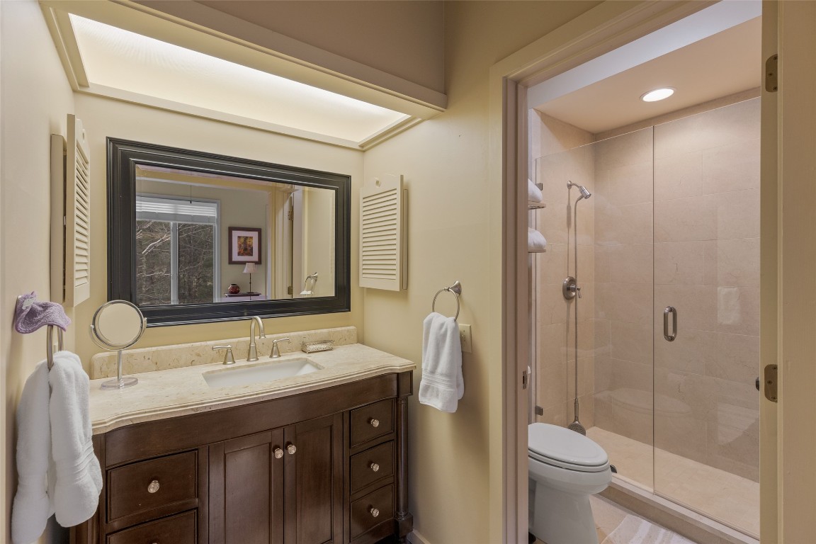 Highlands, North Carolina 28741, United States, 2 Bedrooms Bedrooms, ,2 BathroomsBathrooms,Residential,Pending,247723