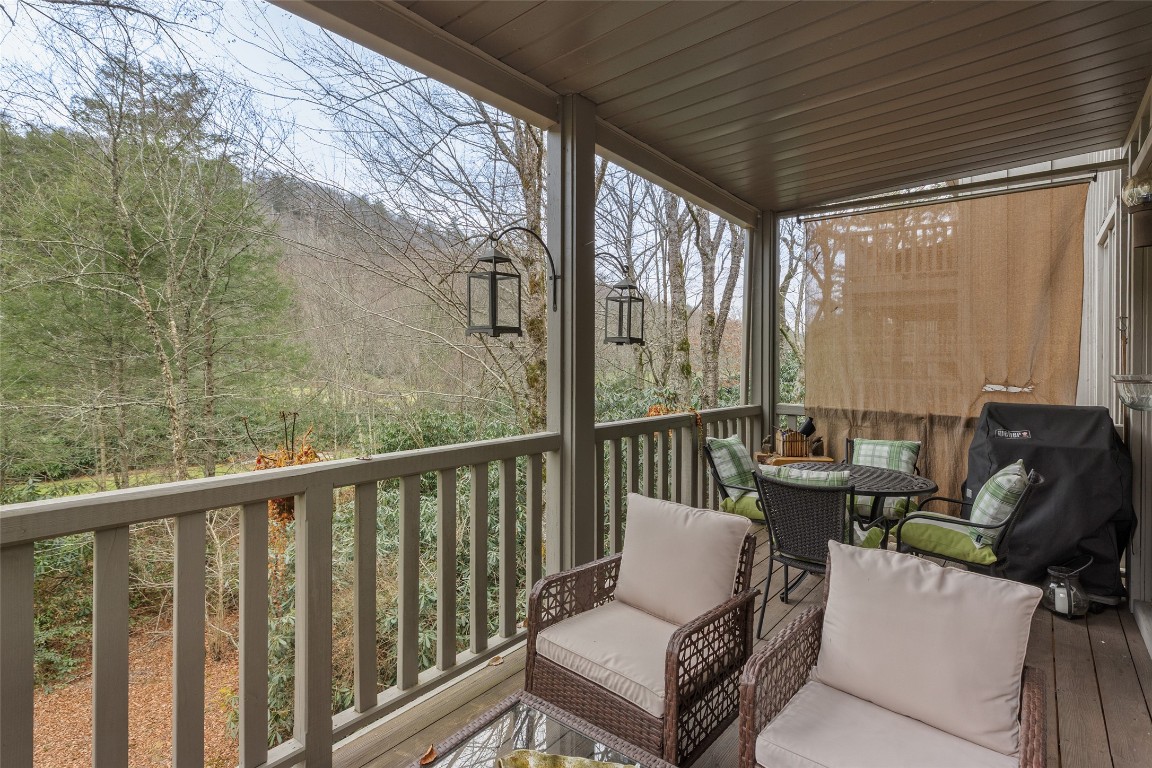 Highlands, North Carolina 28741, United States, 2 Bedrooms Bedrooms, ,2 BathroomsBathrooms,Residential,Pending,247723