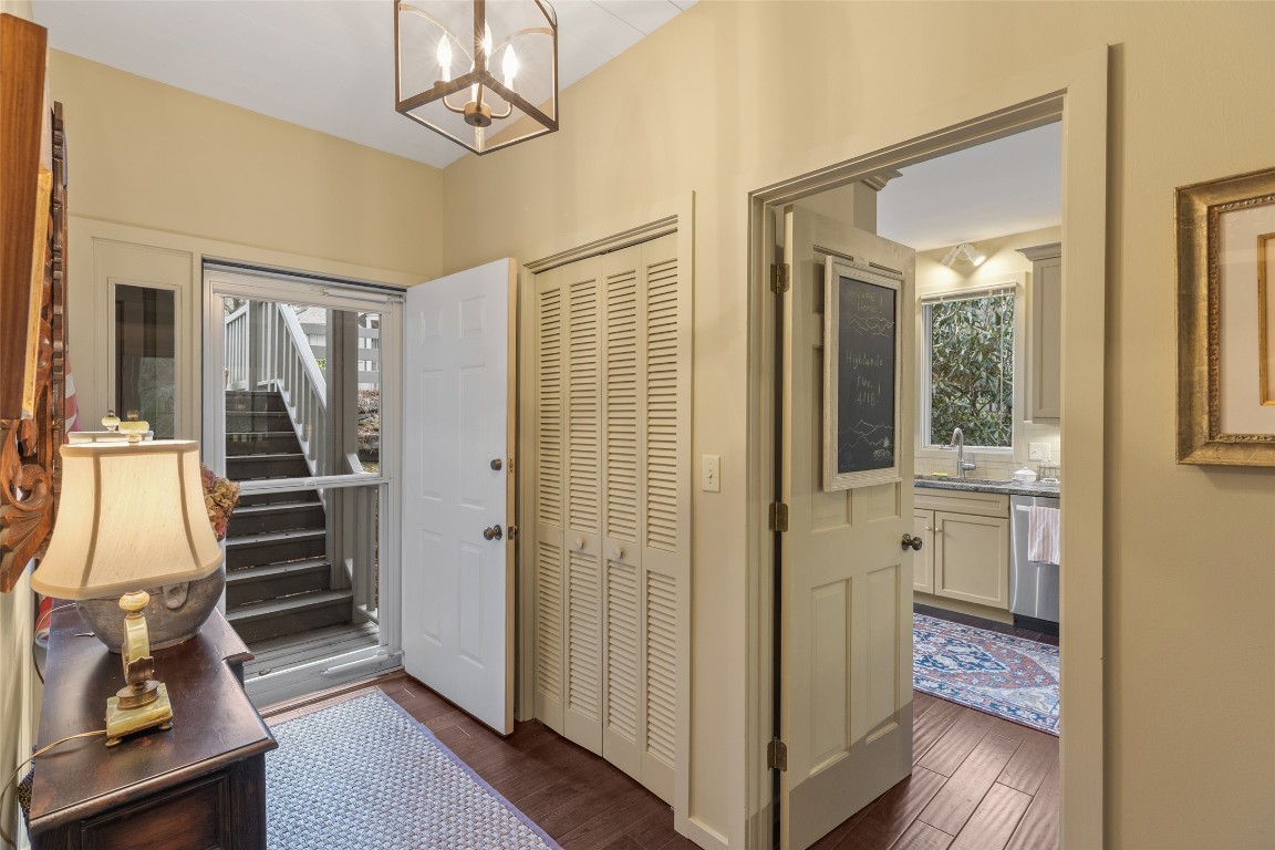 Highlands, North Carolina 28741, United States, 2 Bedrooms Bedrooms, ,2 BathroomsBathrooms,Residential,Pending,247723