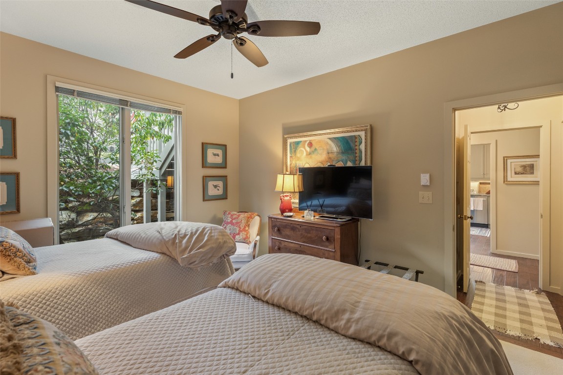 Highlands, North Carolina 28741, United States, 2 Bedrooms Bedrooms, ,2 BathroomsBathrooms,Residential,Pending,247723