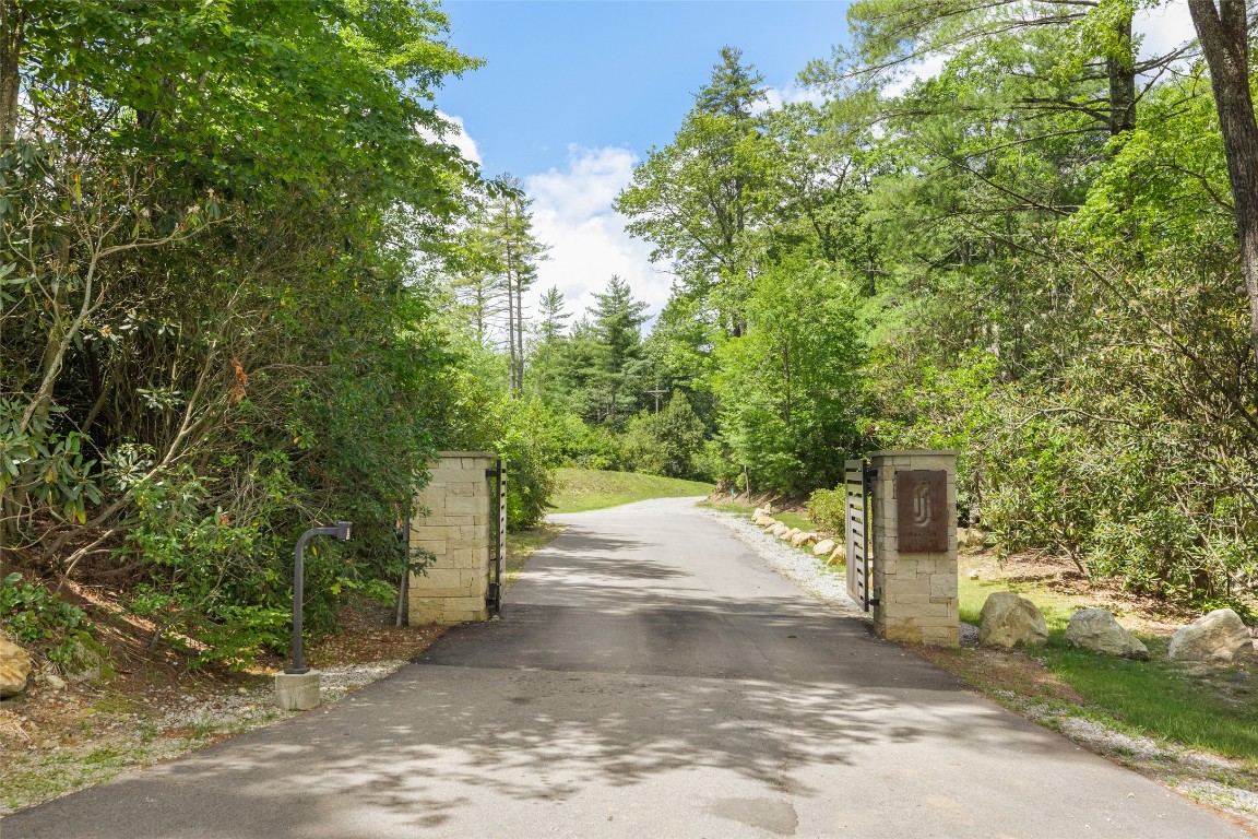 Cashiers, North Carolina 28717, United States, 4 Bedrooms Bedrooms, ,5 BathroomsBathrooms,Residential,Active,36537