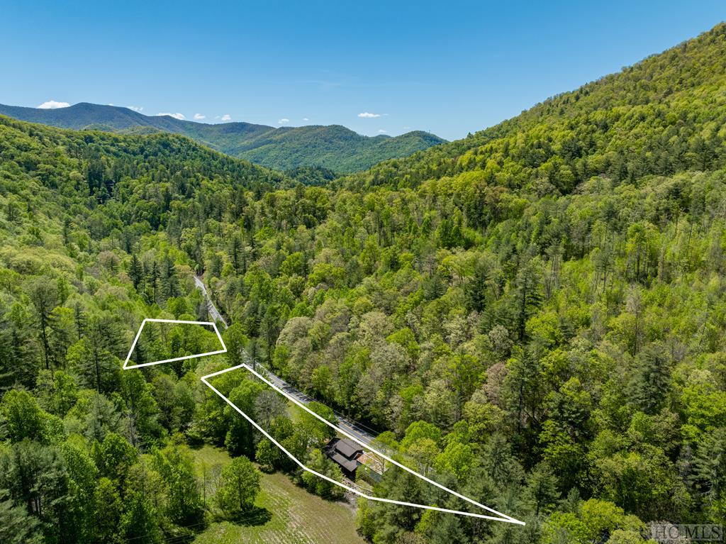 Highlands, North Carolina 28741, United States, 3 Bedrooms Bedrooms, ,3 BathroomsBathrooms,Residential,Active,81831