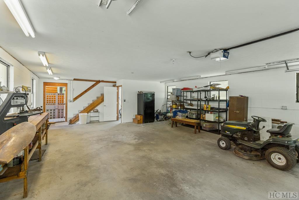 Highlands, North Carolina 28741, United States, 3 Bedrooms Bedrooms, ,3 BathroomsBathrooms,Residential,Active,81831