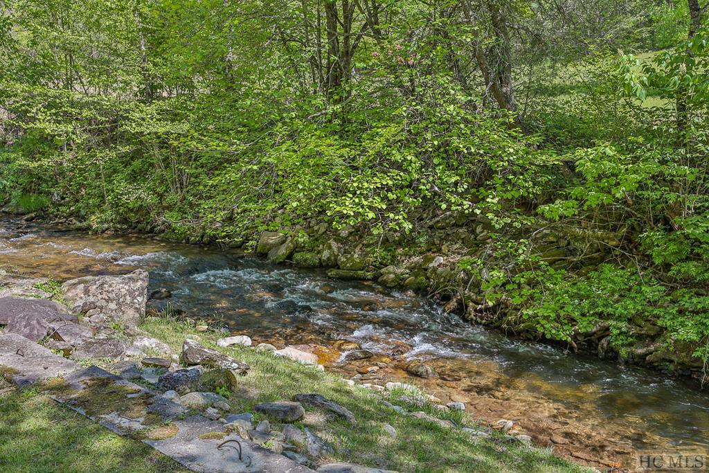 Highlands, North Carolina 28741, United States, 3 Bedrooms Bedrooms, ,3 BathroomsBathrooms,Residential,Active,81831