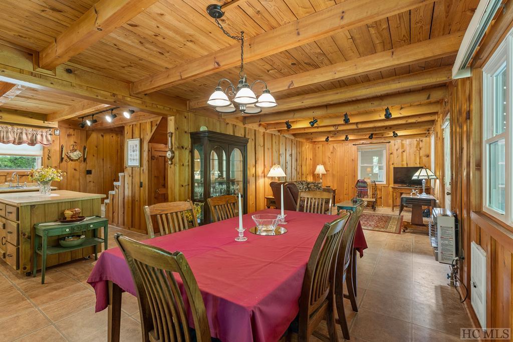 Highlands, North Carolina 28741, United States, 3 Bedrooms Bedrooms, ,3 BathroomsBathrooms,Residential,Active,81831