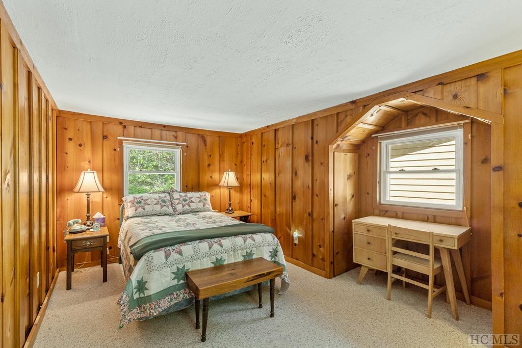 Highlands, North Carolina 28741, United States, 3 Bedrooms Bedrooms, ,3 BathroomsBathrooms,Residential,Active,81831