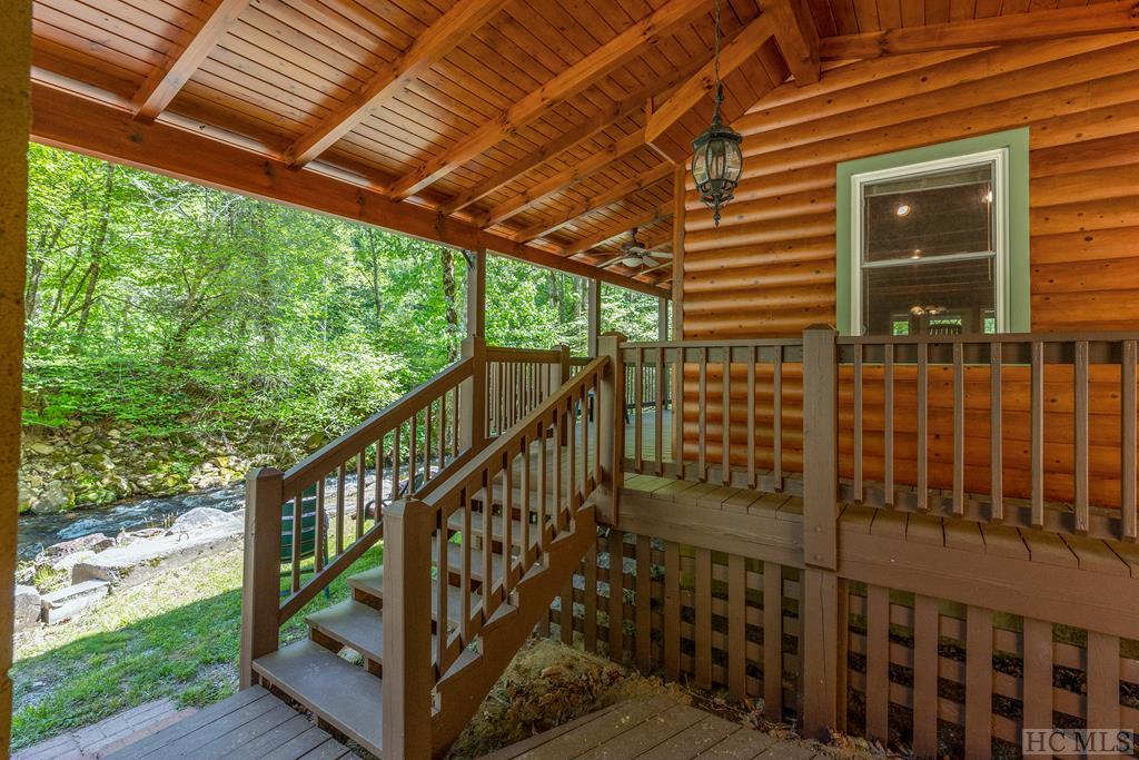 Highlands, North Carolina 28741, United States, 3 Bedrooms Bedrooms, ,3 BathroomsBathrooms,Residential,Active,81831