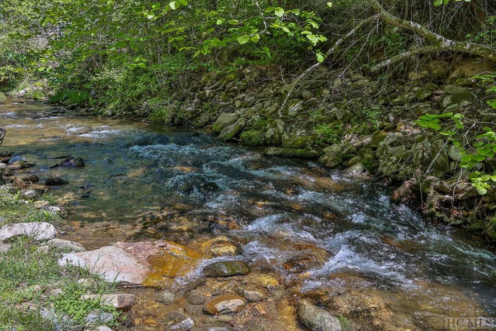 Highlands, North Carolina 28741, United States, 3 Bedrooms Bedrooms, ,3 BathroomsBathrooms,Residential,Active,81831