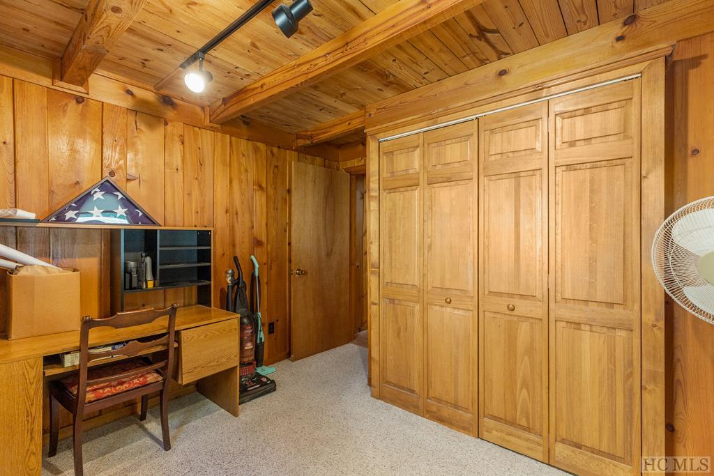 Highlands, North Carolina 28741, United States, 3 Bedrooms Bedrooms, ,3 BathroomsBathrooms,Residential,Active,81831