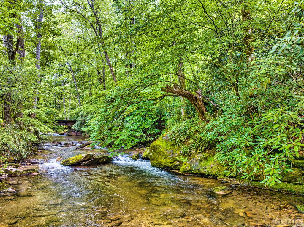 Highlands, North Carolina 28741, United States, 3 Bedrooms Bedrooms, ,3 BathroomsBathrooms,Residential,Active,81831