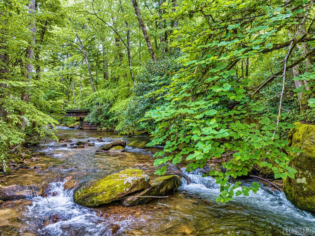 Highlands, North Carolina 28741, United States, 3 Bedrooms Bedrooms, ,3 BathroomsBathrooms,Residential,Active,81831