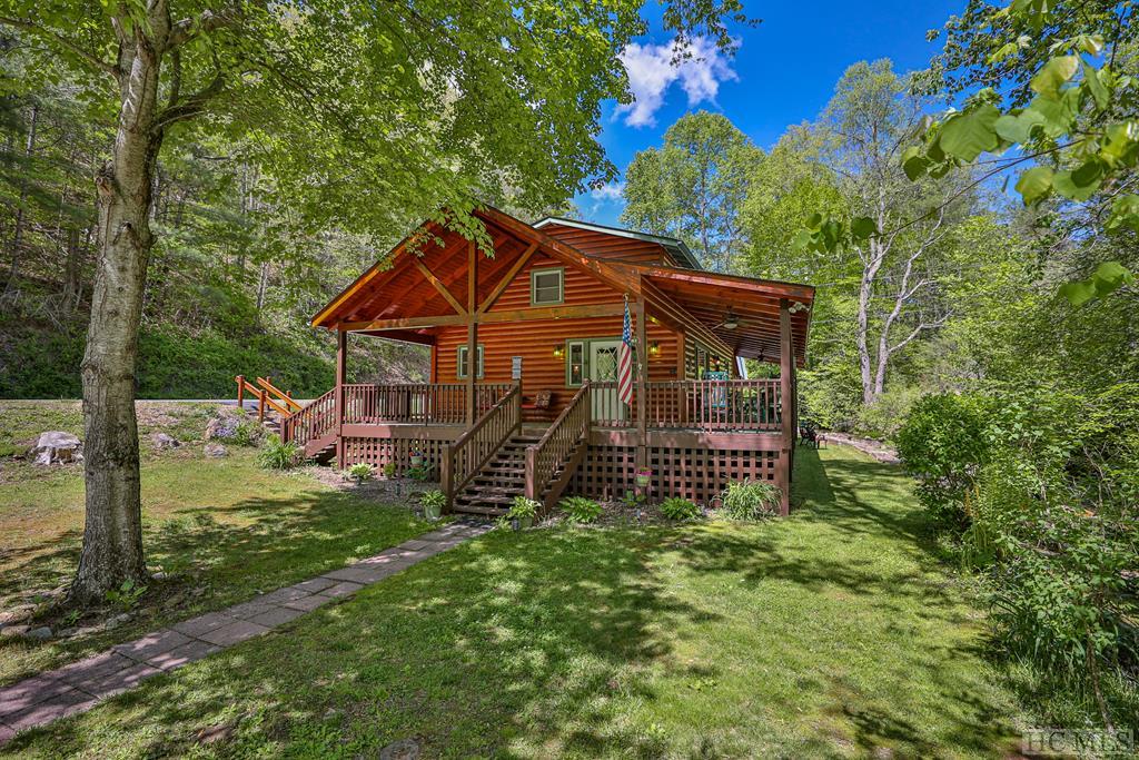 Highlands, North Carolina 28741, United States, 3 Bedrooms Bedrooms, ,3 BathroomsBathrooms,Residential,Active,81831