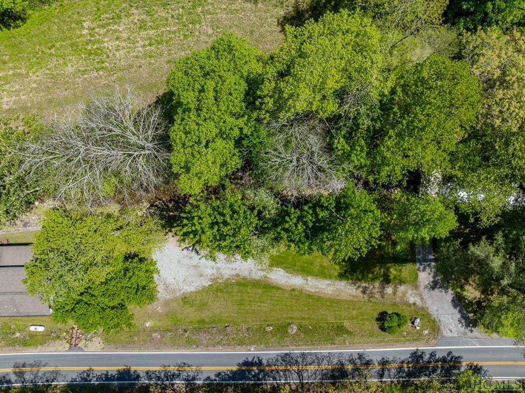 Highlands, North Carolina 28741, United States, 3 Bedrooms Bedrooms, ,3 BathroomsBathrooms,Residential,Active,81831