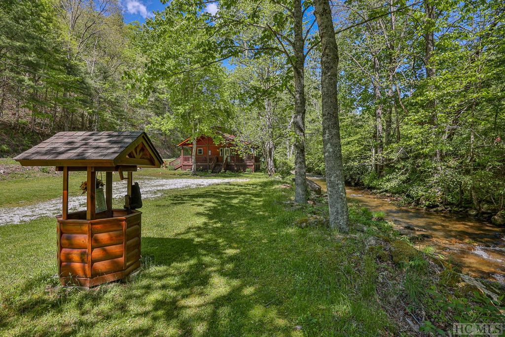 Highlands, North Carolina 28741, United States, 3 Bedrooms Bedrooms, ,3 BathroomsBathrooms,Residential,Active,81831