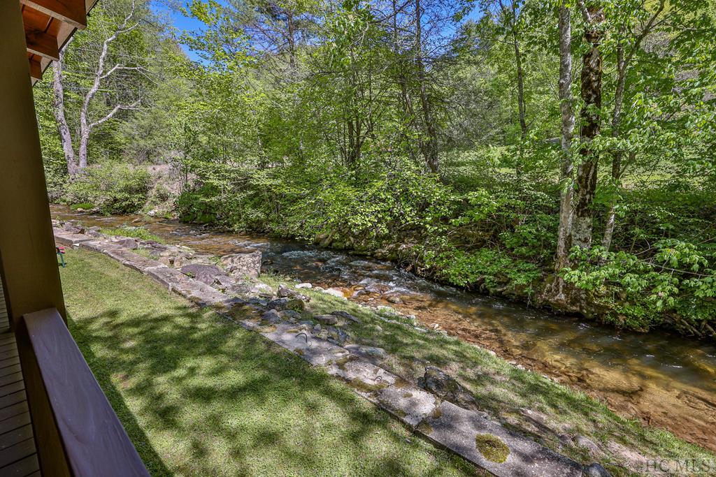 Highlands, North Carolina 28741, United States, 3 Bedrooms Bedrooms, ,3 BathroomsBathrooms,Residential,Active,81831