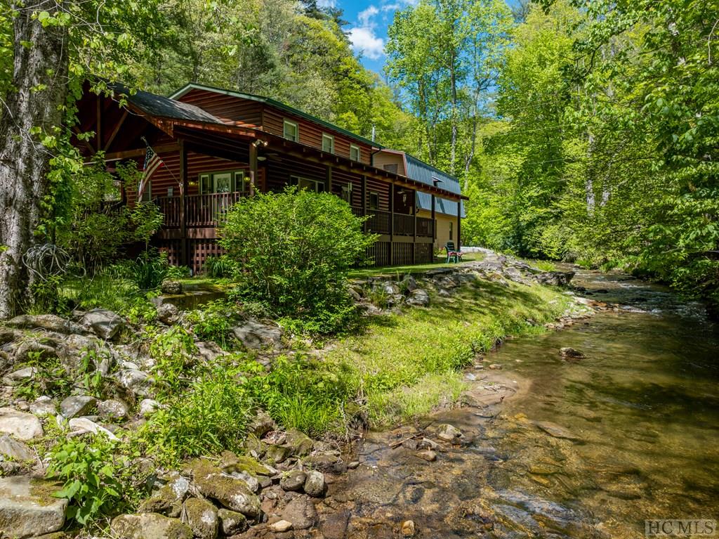 Highlands, North Carolina 28741, United States, 3 Bedrooms Bedrooms, ,3 BathroomsBathrooms,Residential,Active,81831