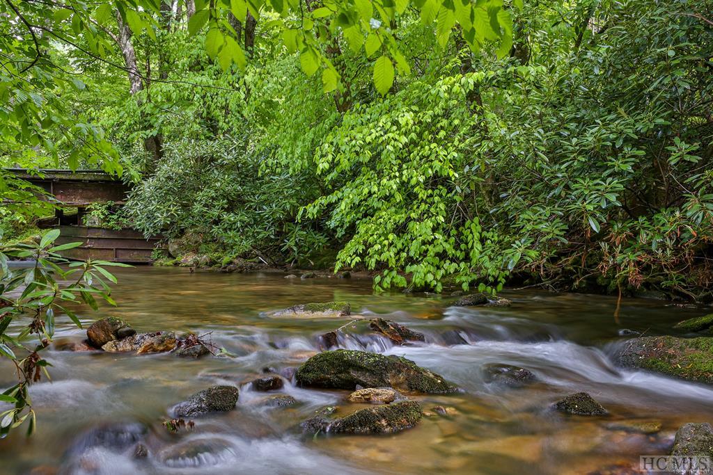 Highlands, North Carolina 28741, United States, 3 Bedrooms Bedrooms, ,3 BathroomsBathrooms,Residential,Active,81831
