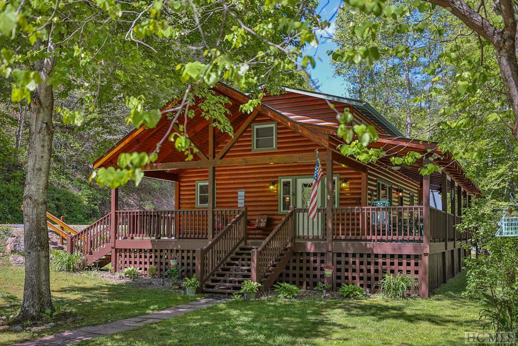 Highlands, North Carolina 28741, United States, 3 Bedrooms Bedrooms, ,3 BathroomsBathrooms,Residential,Active,81831