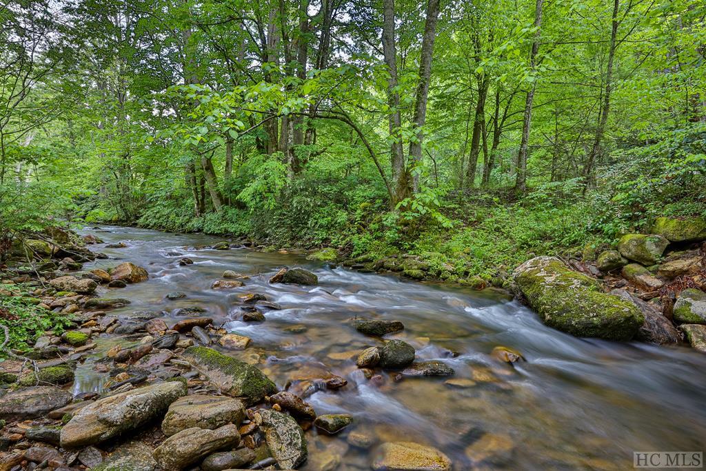 Highlands, North Carolina 28741, United States, 3 Bedrooms Bedrooms, ,3 BathroomsBathrooms,Residential,Active,81831