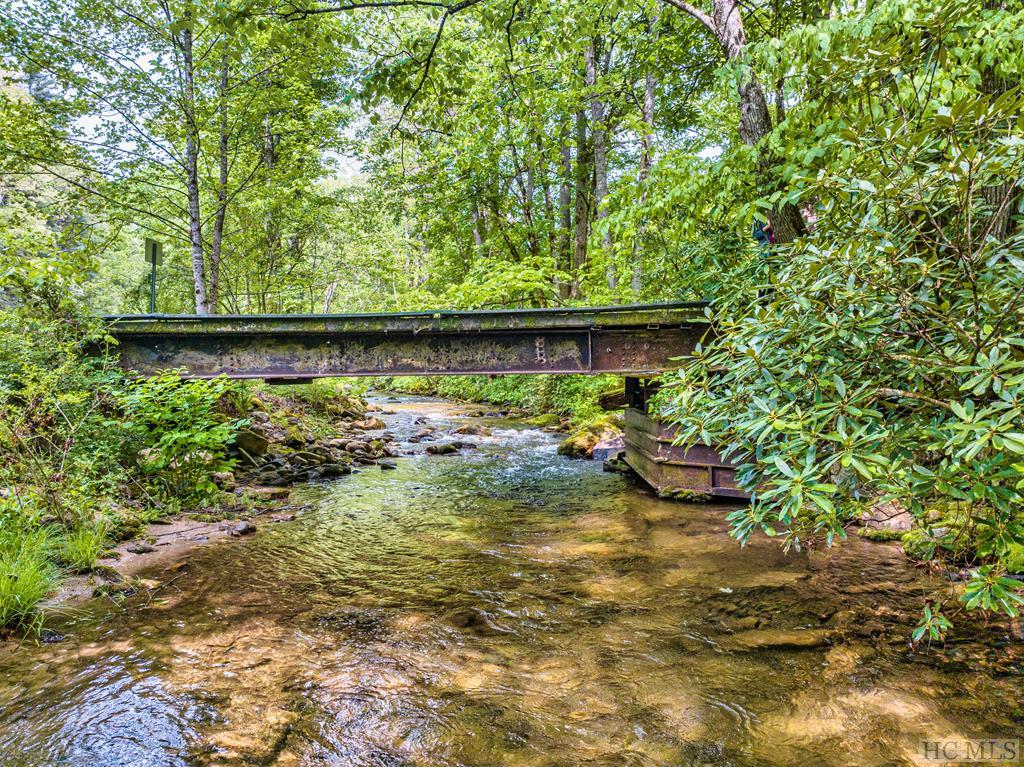 Highlands, North Carolina 28741, United States, 3 Bedrooms Bedrooms, ,3 BathroomsBathrooms,Residential,Active,81831